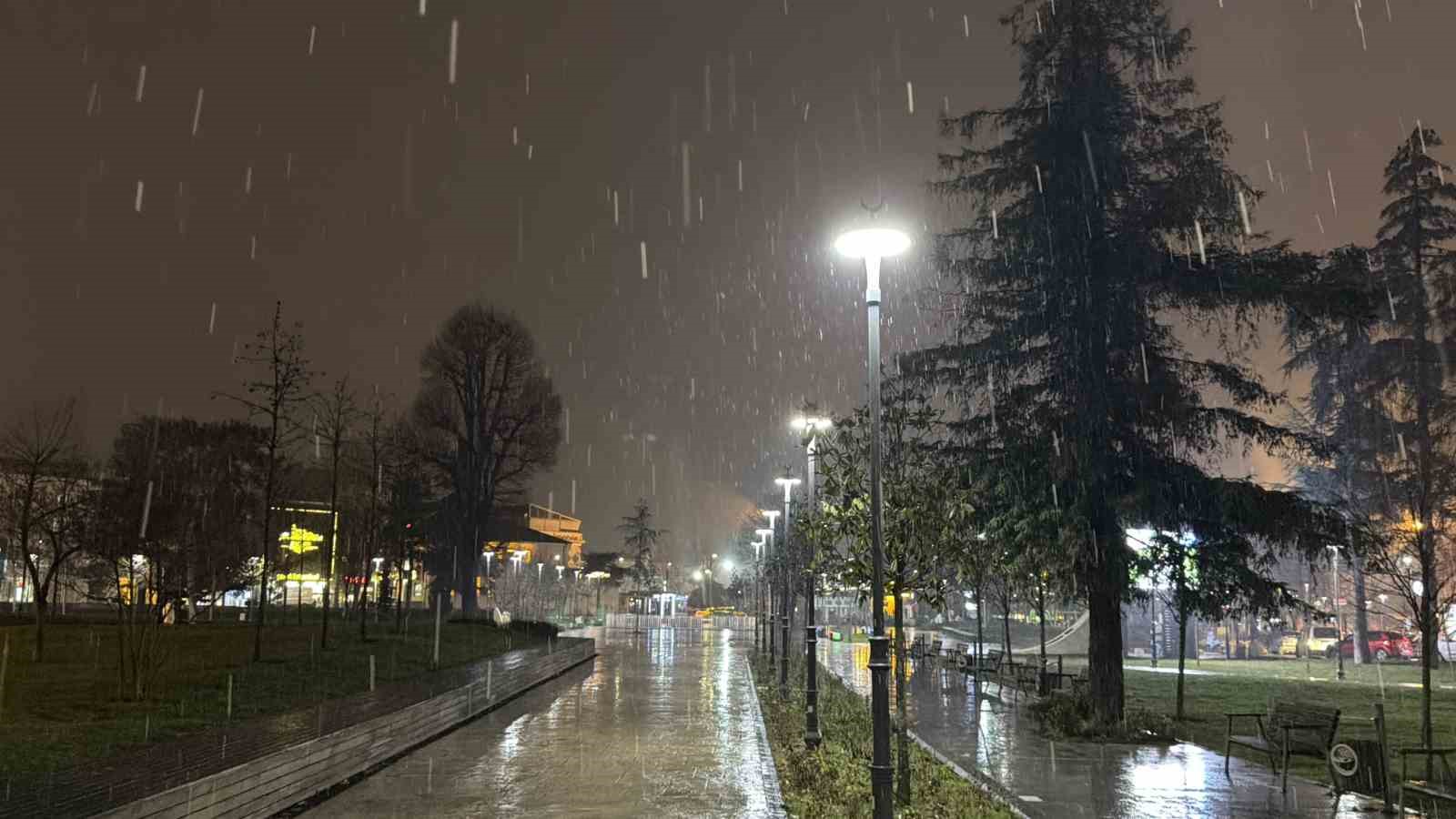 duzcede beklenen kar yagisi basladi 3 ZtQJTReC