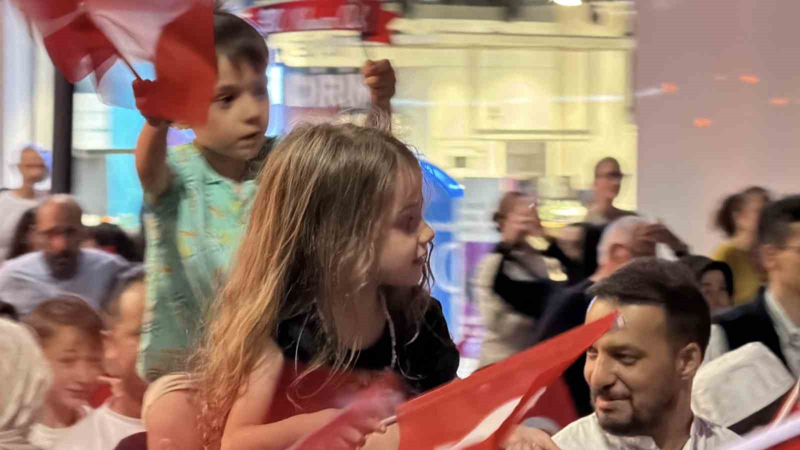 duzcede binler 15 temmuzun 10 yilinda meydanlari doldurdu 3 Wr9yRuAz