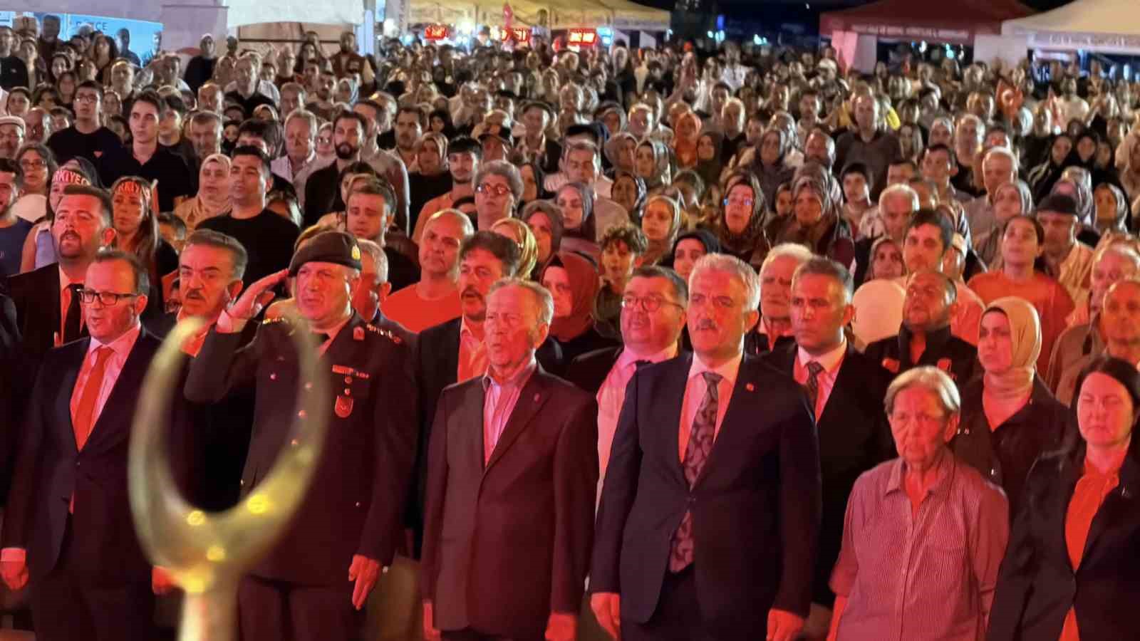 duzcede binler 15 temmuzun 10 yilinda meydanlari doldurdu 5 QFiZXRM3