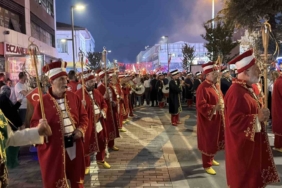 duzcede-binler-15-temmuzun-10-yilinda-meydanlari-doldurdu-vlrREnyZ.jpg