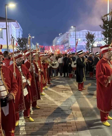 duzcede-binler-15-temmuzun-10-yilinda-meydanlari-doldurdu-vlrREnyZ.jpg