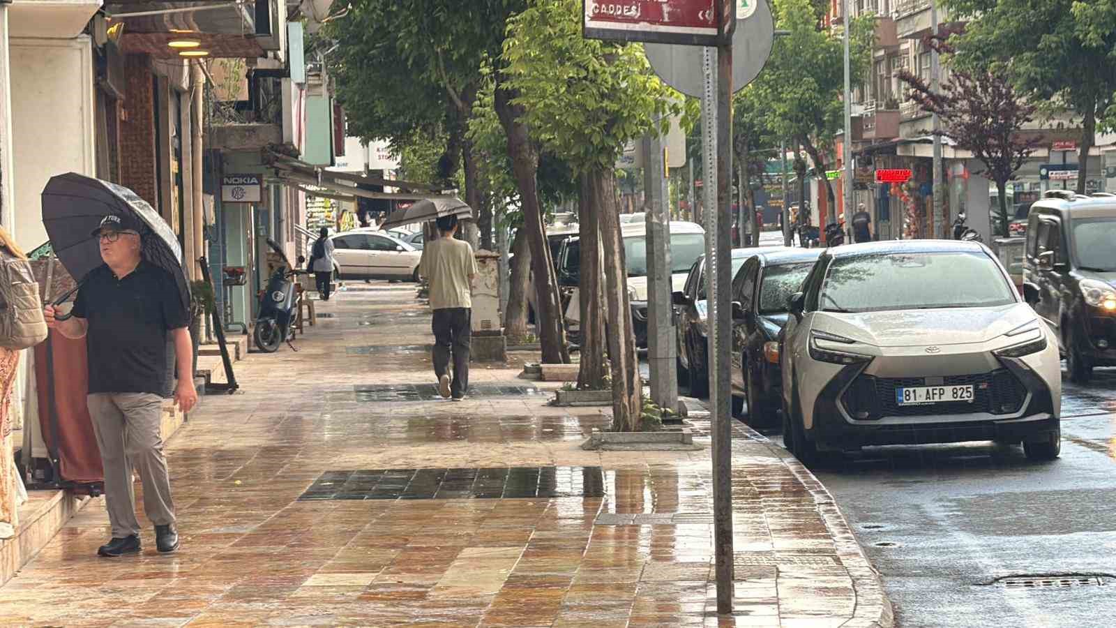 Düzce’de bunaltan sıcakların ardından yağan yağmur serinletti 7 duzcede bunaltan sicaklarin ardindan yagan yagmur serinletti 3