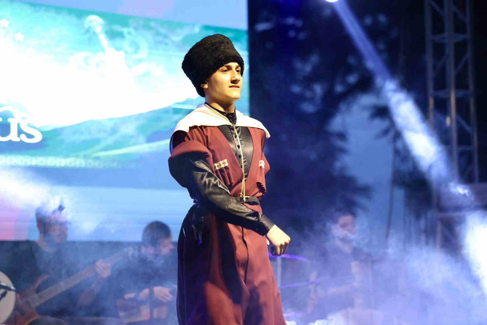 Düzce’de Çerkes gecesi yoğun ilgi gördü 4 duzcede cerkes gecesi yogun ilgi gordu 0
