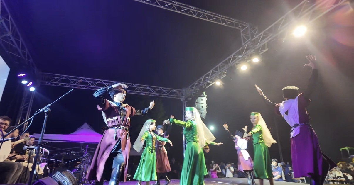 Düzce’de Çerkes gecesi yoğun ilgi gördü 12 duzcede cerkes gecesi yogun ilgi gordu 8 DU7Hl4Xy