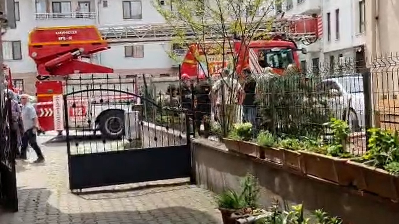 duzcede daireden yukselen alevler camlari kirdi 1 GHW8IWLb