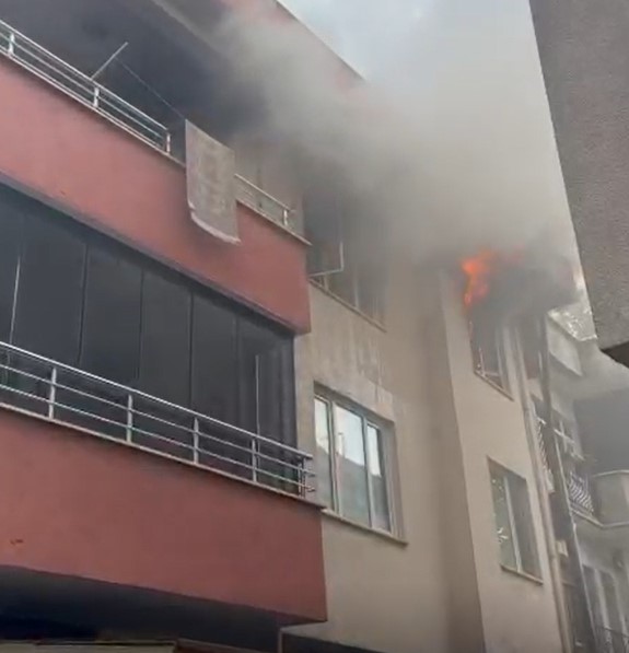 duzcede daireden yukselen alevler camlari kirdi 2