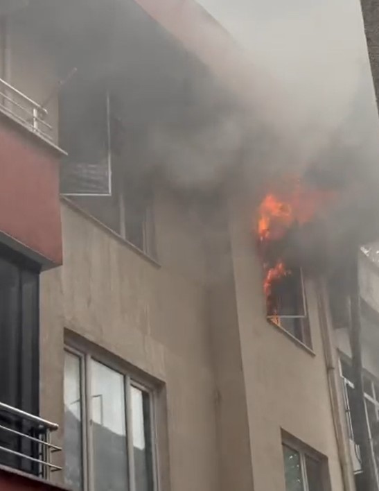duzcede daireden yukselen alevler camlari kirdi 3