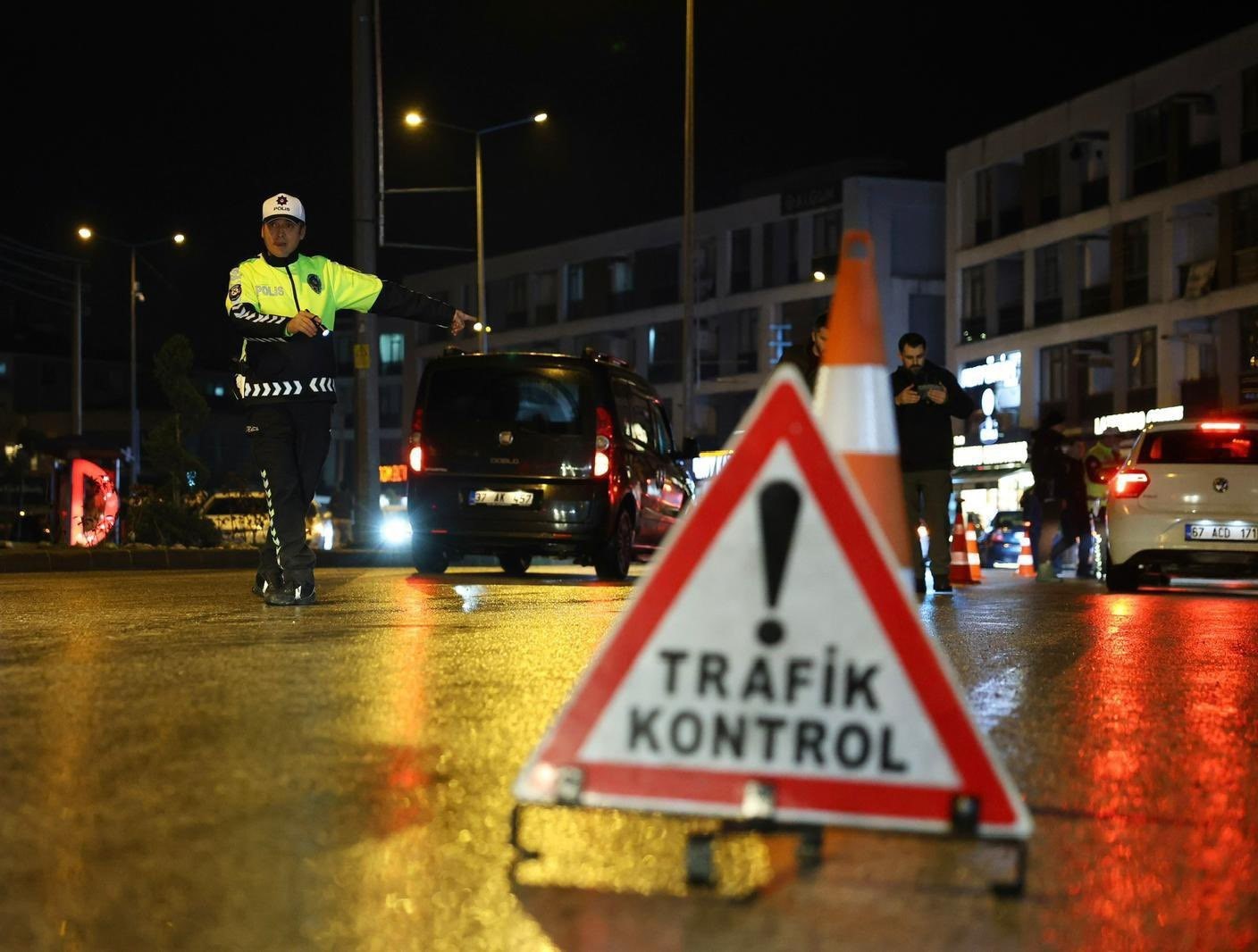 duzcede denetimde 4 bin 159 kisi sorgulandi 3 aN6p22tS