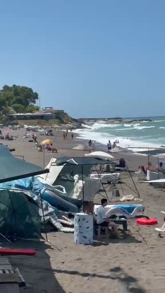 duzcede denizde bogulma tehlikesi geciren 3 kisi kurtarildi 4 hffmOUhR