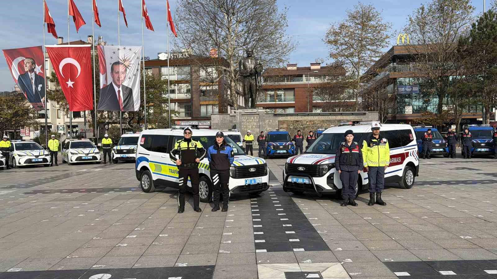 duzcede emniyet ve jandarma teskilatina 44 yeni arac 2