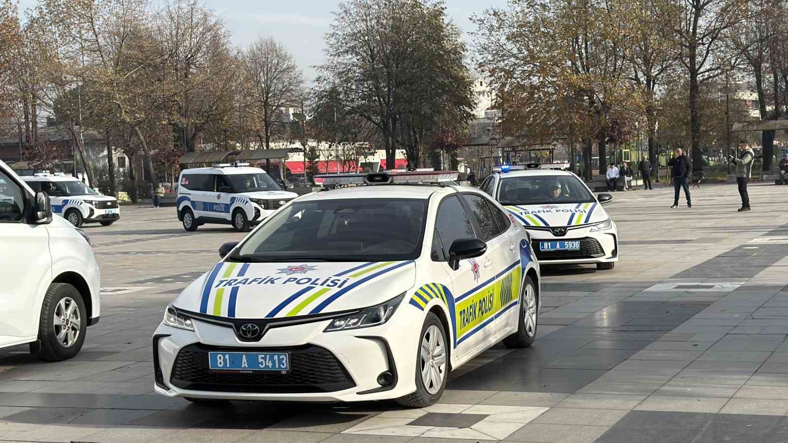 duzcede emniyet ve jandarma teskilatina 44 yeni arac 6 Tl7wphvb