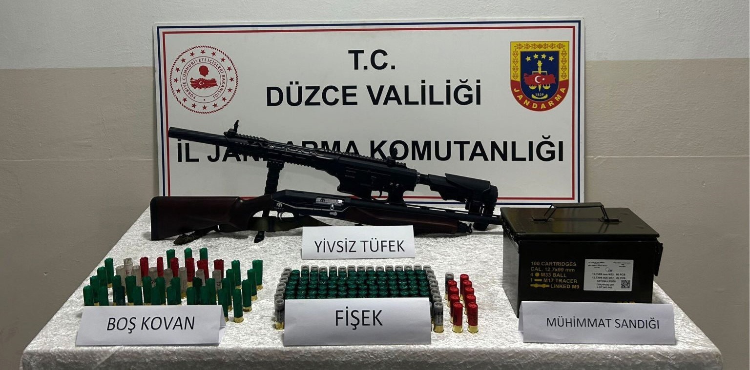 duzcede evinin bahcesinde havaya ates eden 2 kisi yakalandi 0 SCTPhLKB