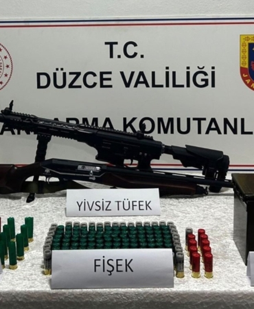 duzcede-evinin-bahcesinde-havaya-ates-eden-2-kisi-yakalandi-tbfq7xQ6.jpg