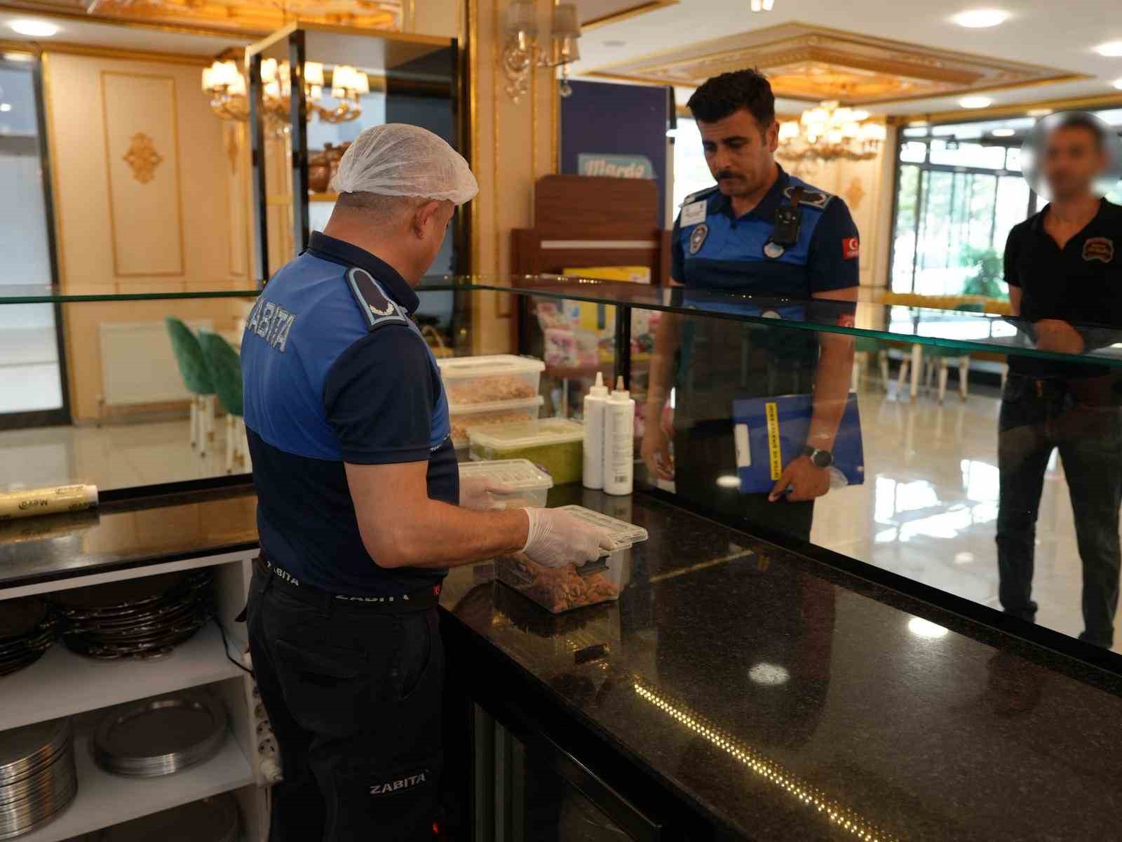 Düzce’de fırın ve pasta imalat ve satış noktaları denetlendi 5 duzcede firin ve pasta imalat ve satis noktalari denetlendi 1 6qqRRVLH