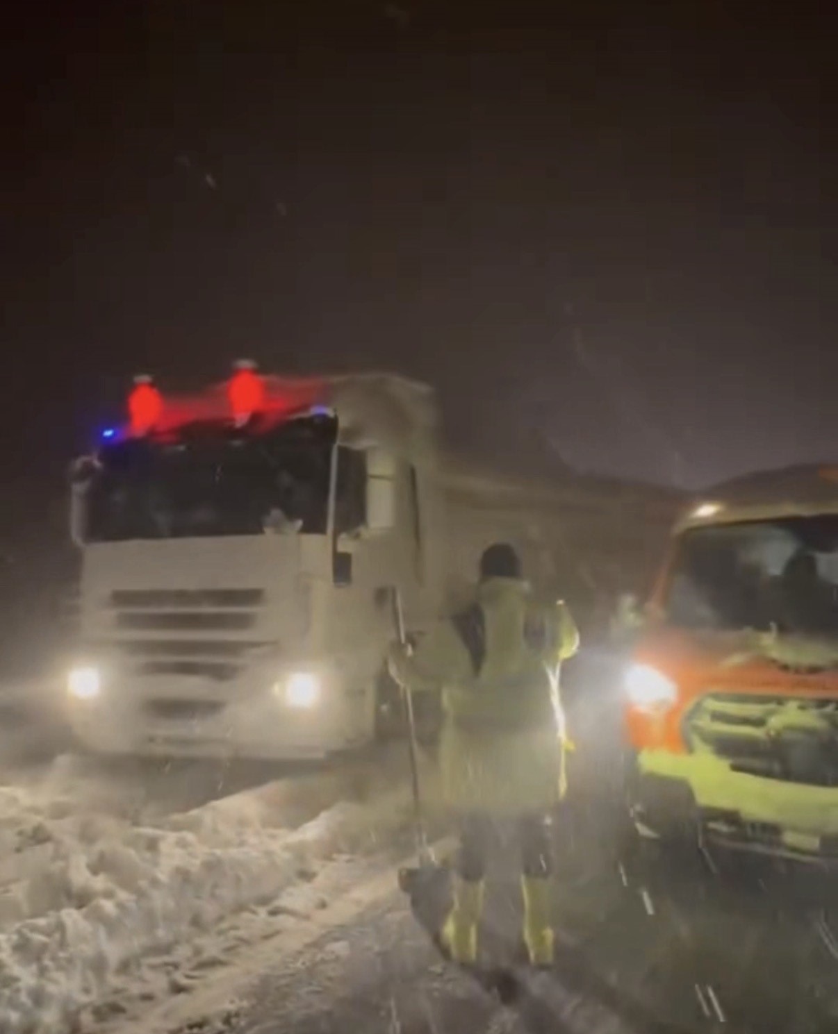 duzcede gecis guzergahlarinda tirlar makasladi yollar kismen kapandi 4 idUanMX9