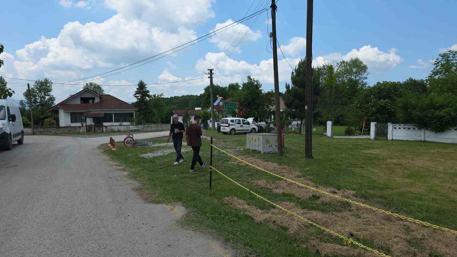 duzcede gonullu sanatcinin fircasi koye estetik katti 5 UmjaRS9C