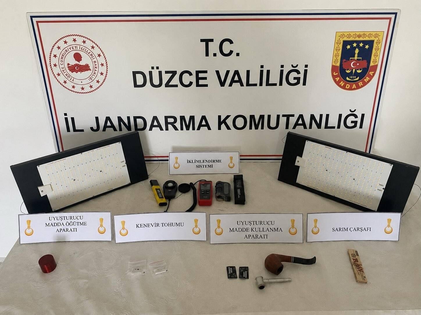 duzcede jandarmadan uyusturucu operasyonu 0 Ku1S6ycn