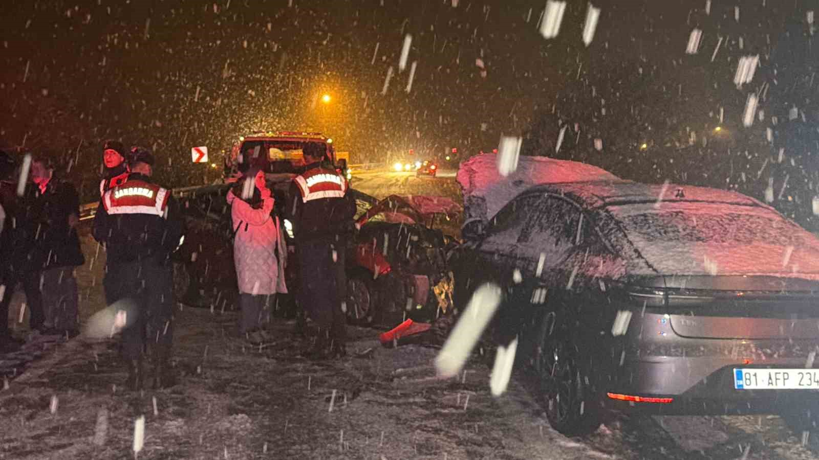duzcede kafa kafaya carpisan araclar hurdaya dondu 7 yarali 1 GaWV6YGM