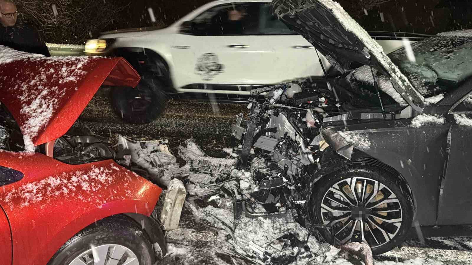 duzcede kafa kafaya carpisan araclar hurdaya dondu 7 yarali 2 7ZQBlsUE