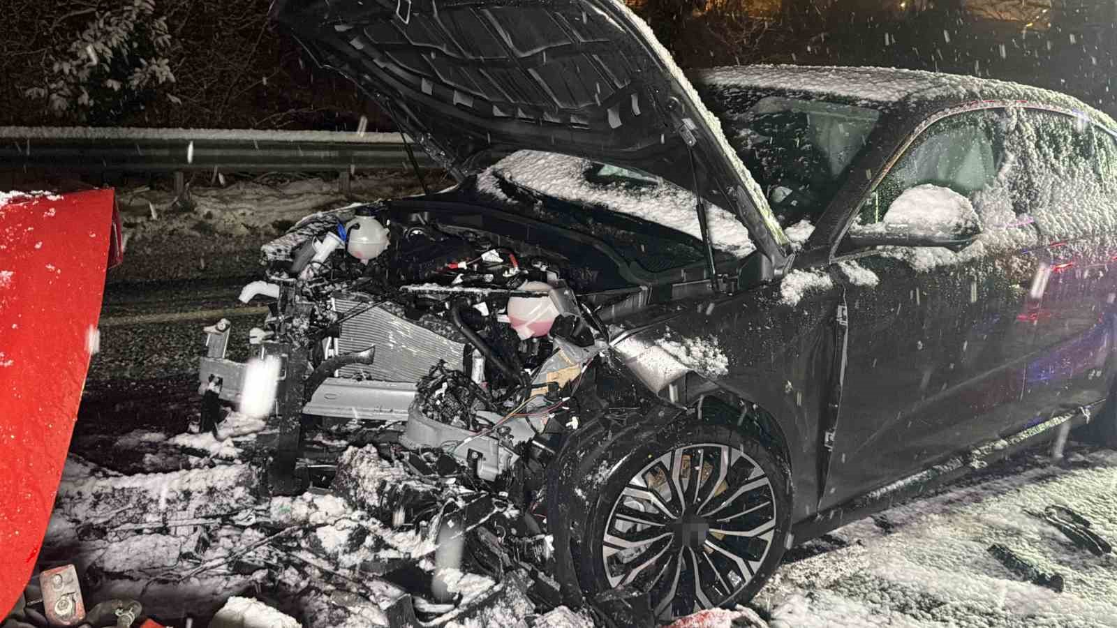 duzcede kafa kafaya carpisan araclar hurdaya dondu 7 yarali 3