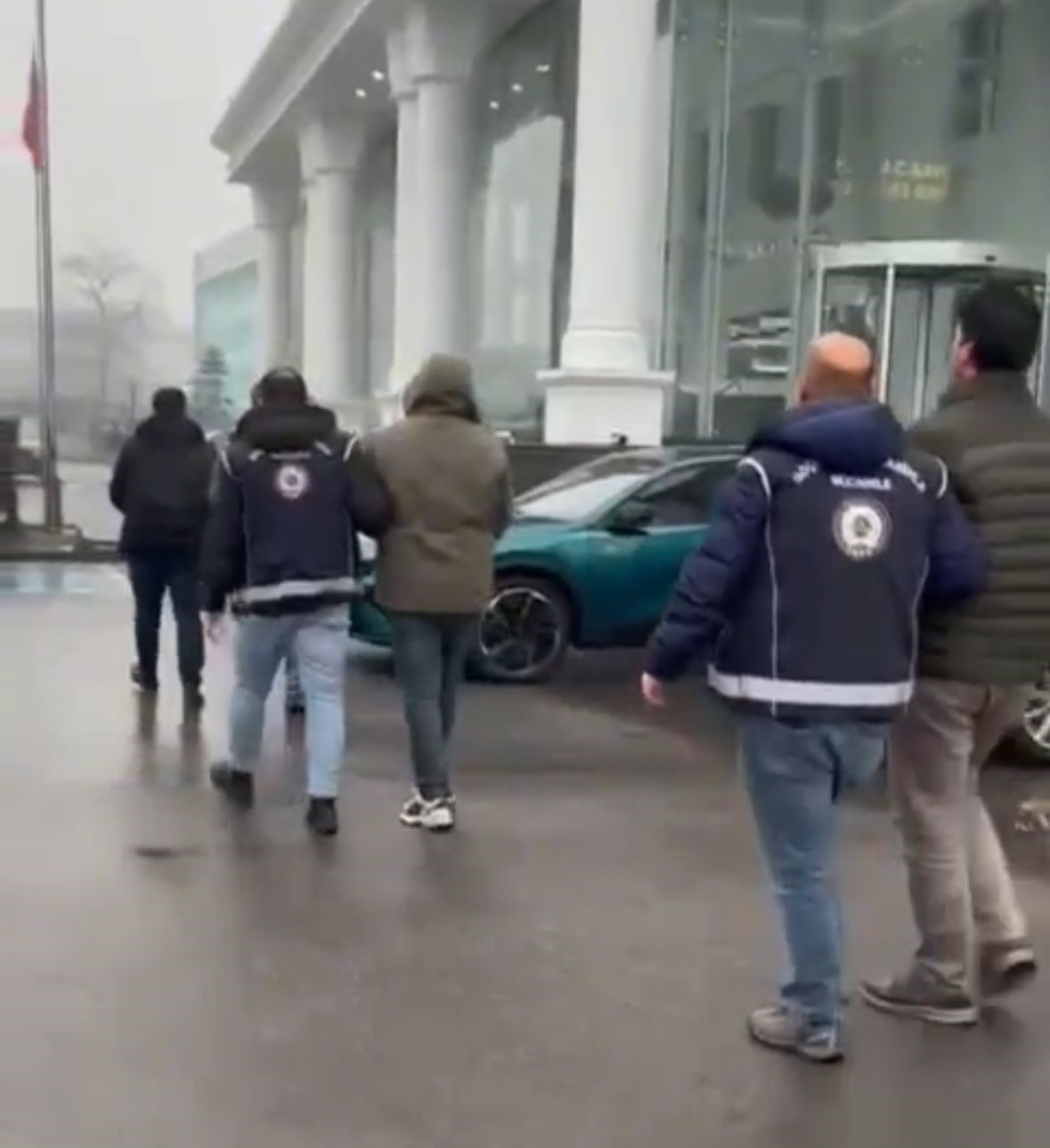 duzcede kamyon kasasinda 14 duzensiz gocmen yakalandi 3 3eQDFL2I