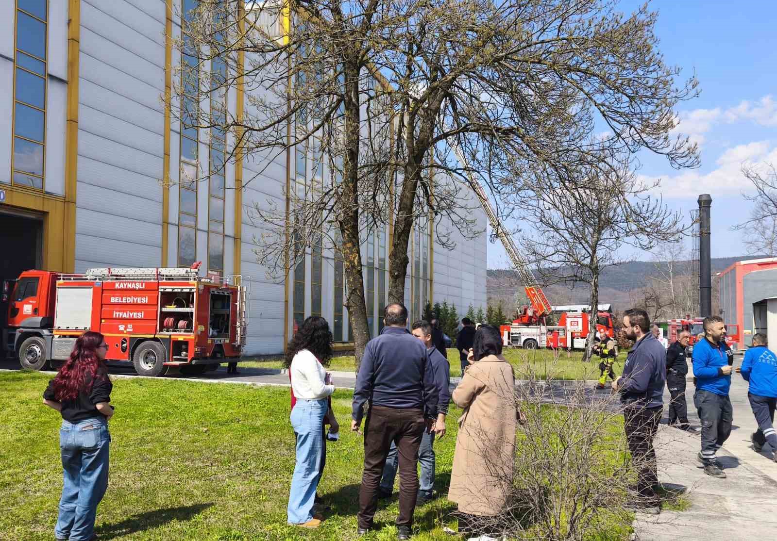 duzcede kaucuk fabrikasinda baca yangini 0 bYyqBeJf