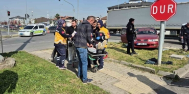 duzcede-kavsakta-otomobiller-carpisti-6-yarali-O5bJzrTr.jpg