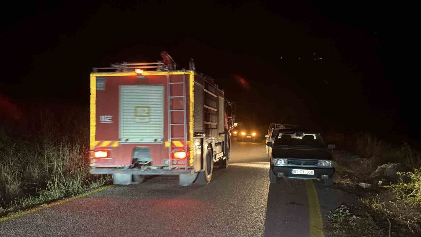 Düzce’de kontrolden çıkan araç şarampole uçup takla attı 5 duzcede kontrolden cikan arac sarampole ucup takla atti 1 MPImiNFf