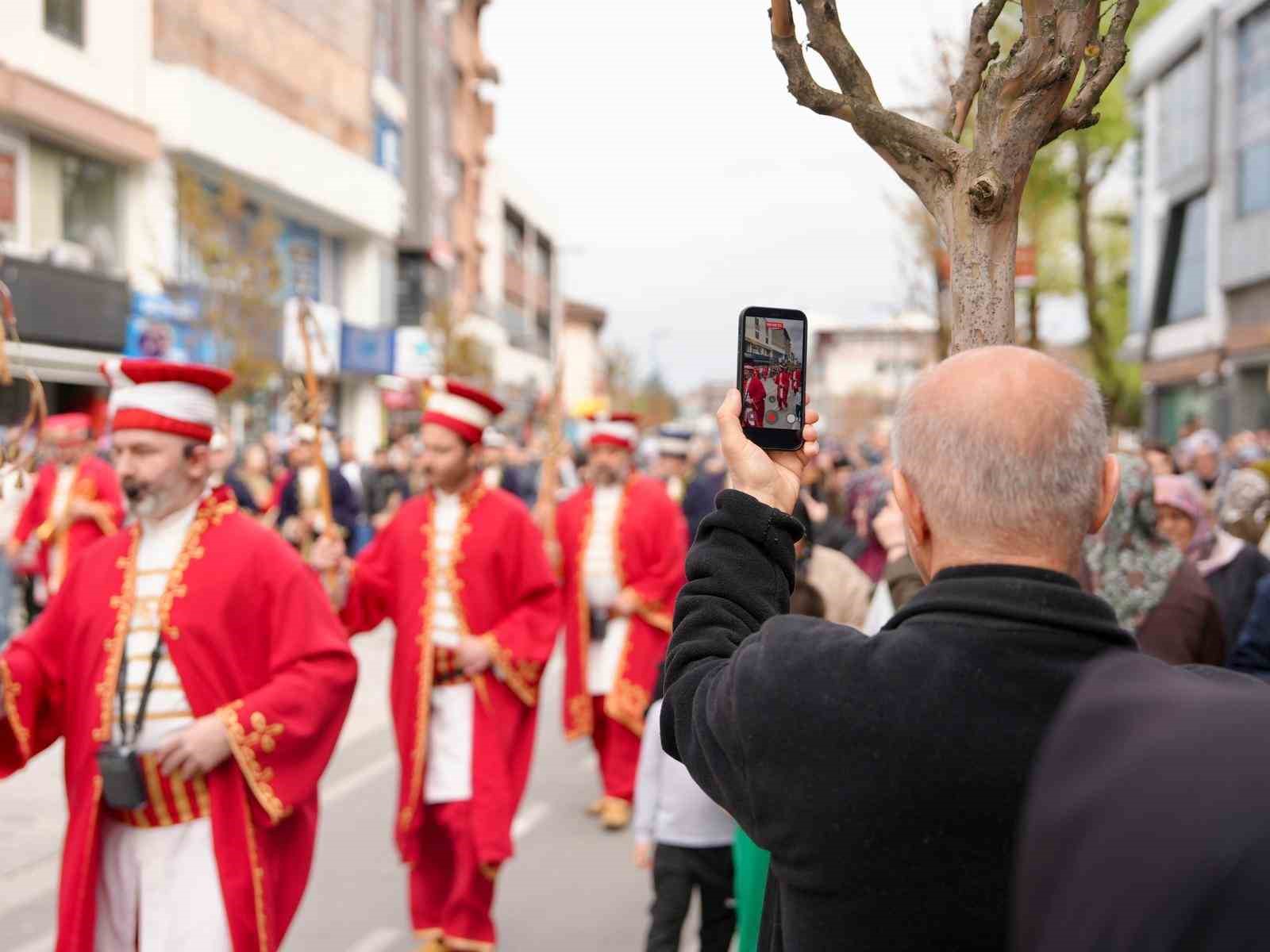 Düzce’de mehter takımının gösterisine vatandaşlardan büyük ilgi 9 duzcede mehter takiminin gosterisine vatandaslardan buyuk ilgi 5 d2eGKsFv