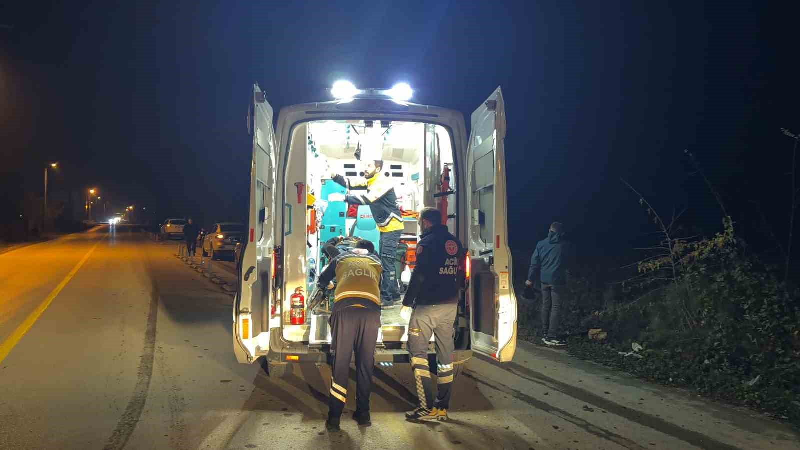 duzcede minibus ile otomobil carpisti 3 kisi yaralandi 0 v2CHXDvO