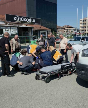 duzcede-minibus-motosiklete-carpti-1-yarali-vTscAGzu.jpg