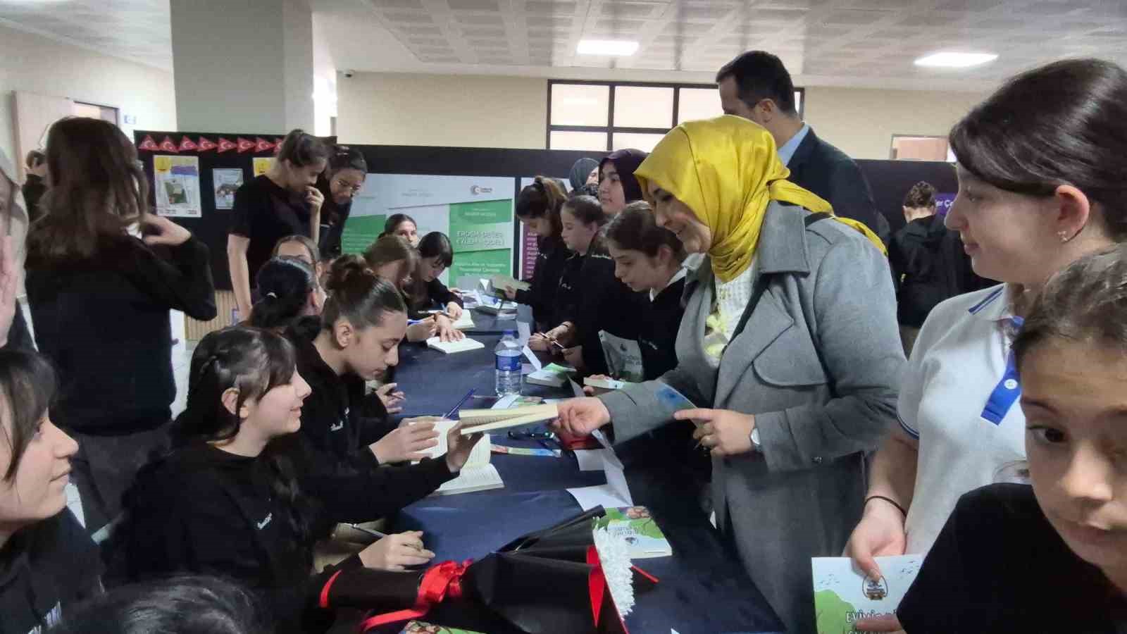 duzcede minik yazarlar imza gunu yapti 0 32cp8Xvj