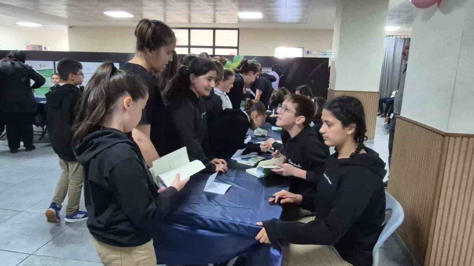duzcede minik yazarlar imza gunu yapti 1 F2zrinEE