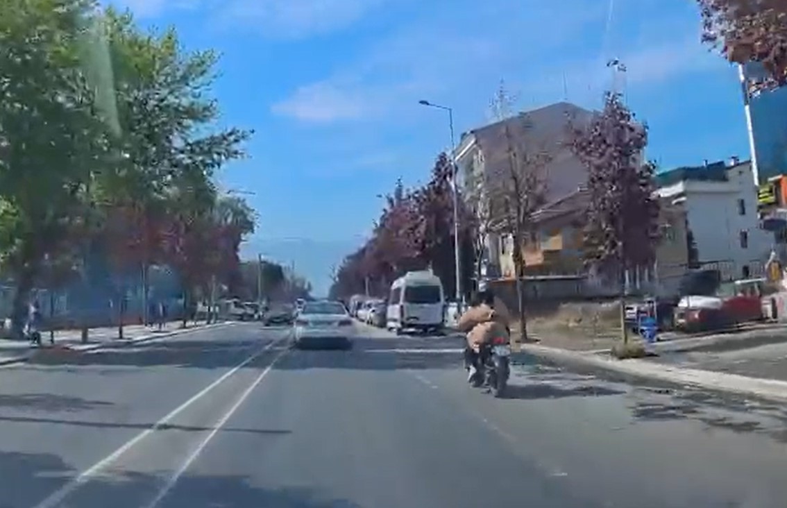 Düzce’de motosiklet kazası ucuz atlatıldı: O anlar kamerada 5 duzcede motosiklet kazasi ucuz atlatildi o anlar kamerada 1 7KpEwniu