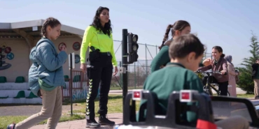 duzcede-ogrenciler-trafik-kurallarini-yasayarak-ogreniyor-3JaNpkXN.jpg