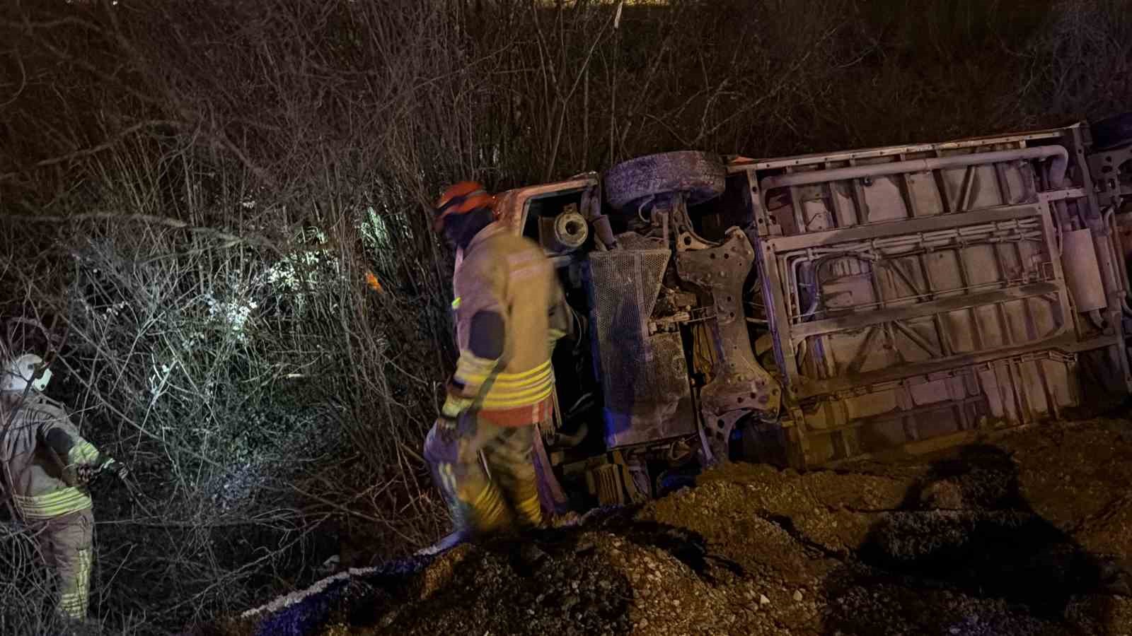 duzcede otomobil halk otobusu ile carpisti 5 yarali 5 qnqecUMh