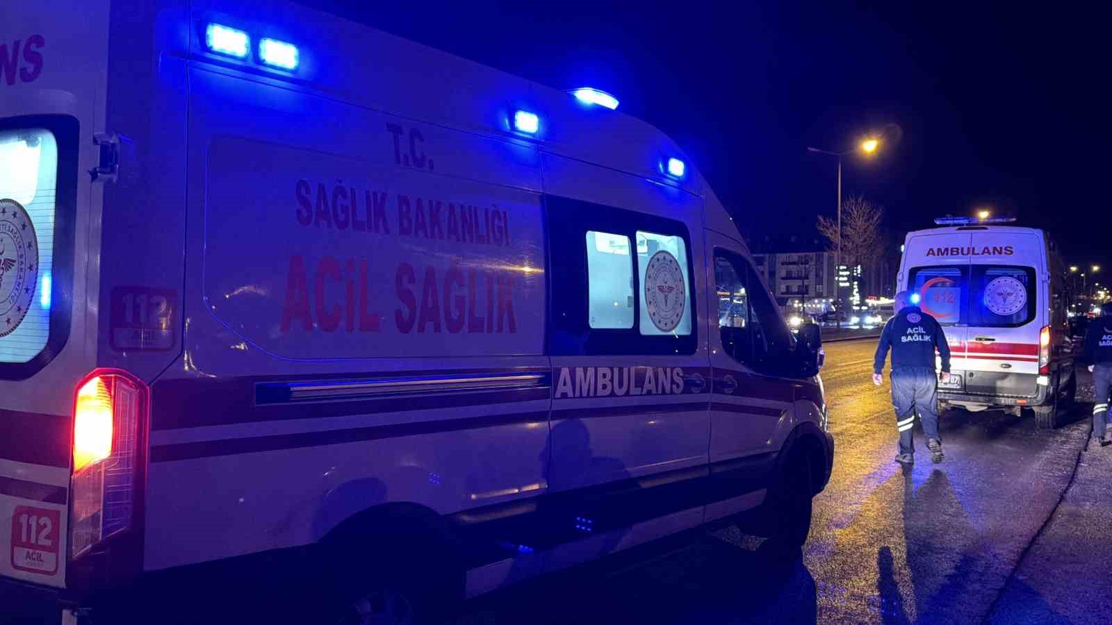 duzcede otomobil halk otobusu ile carpisti 5 yarali 6 cXLzMpTO