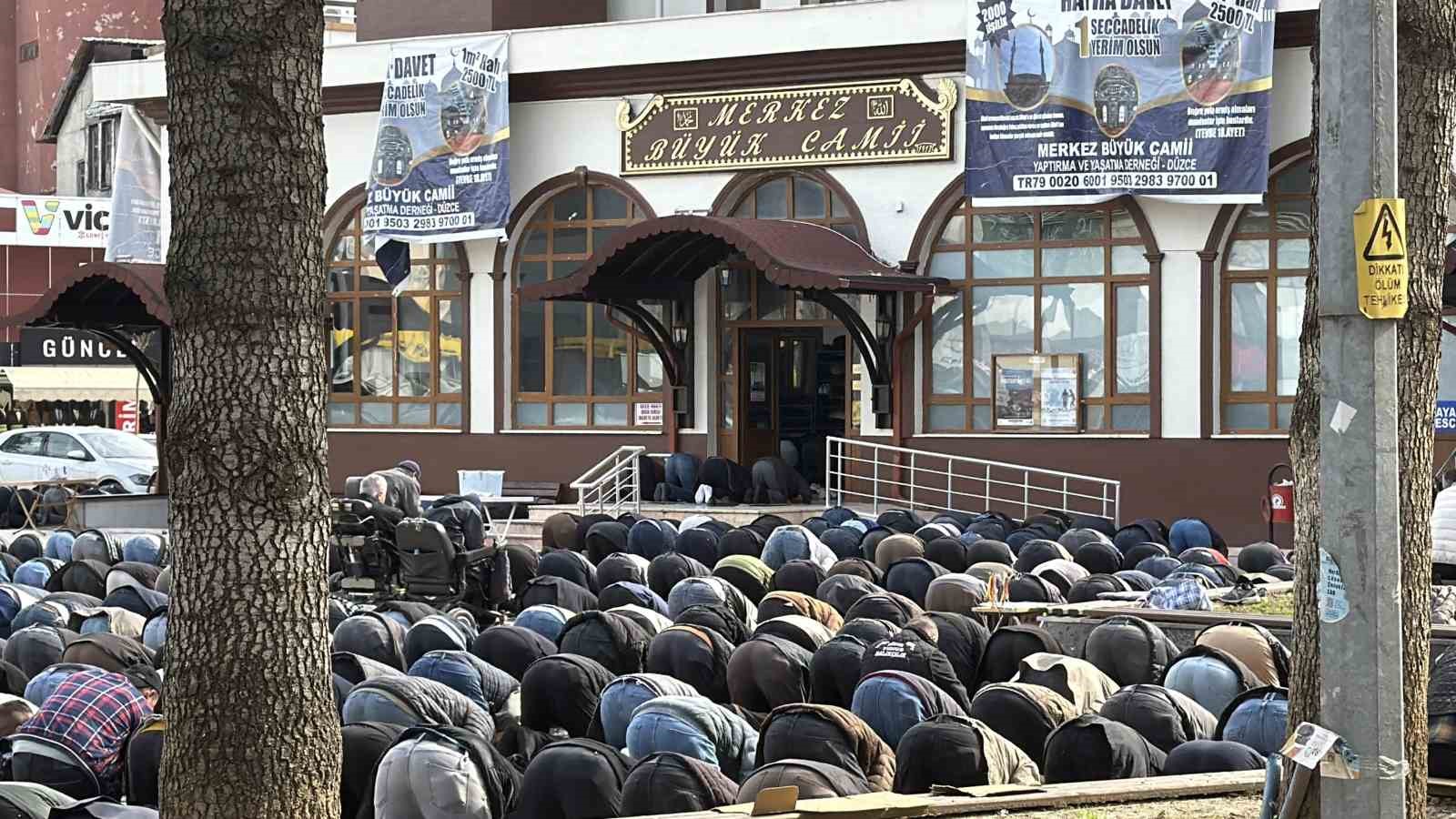 duzcede ramazan bereketi camilere sigmadi 0