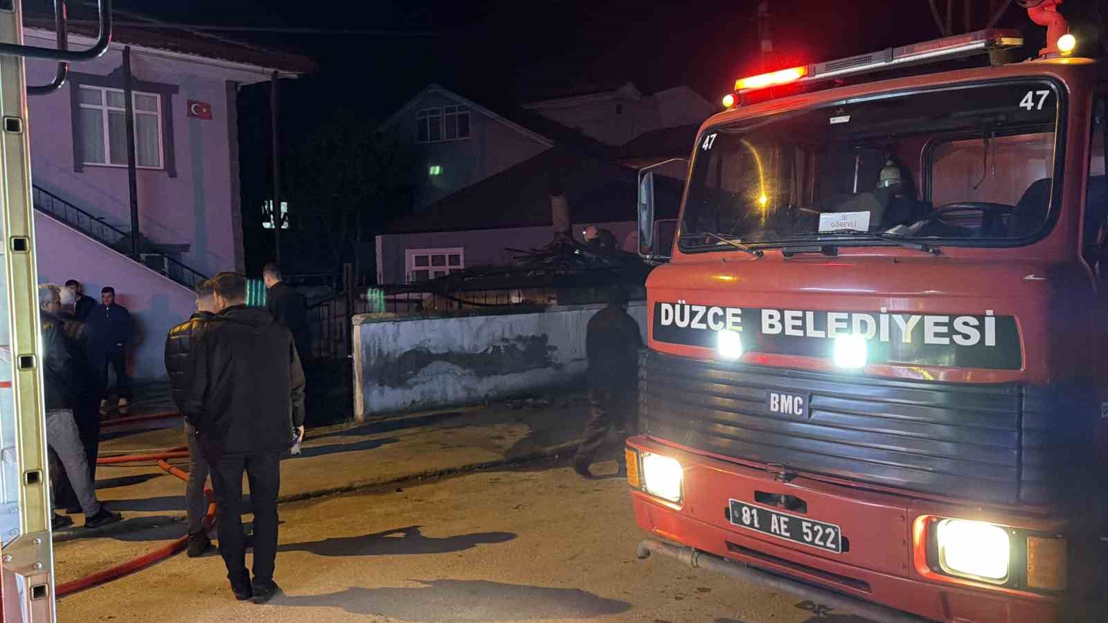 duzcede ruzgarin etkisi ile cikan yangin buyumeden sonduruldu 3 92IZHYlY