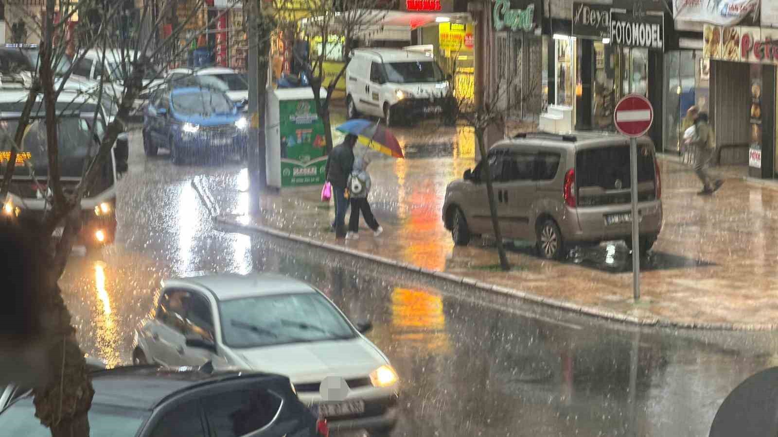 duzcede saganak yagis vatandaslari hazirliksiz yakaladi 1 DUGsmLme