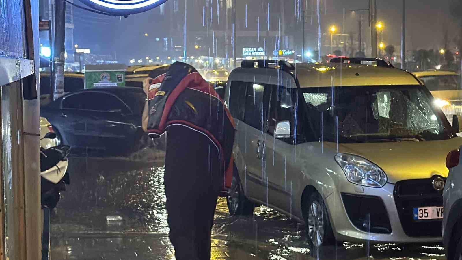duzcede siddetli yagis sokaklari gole cevirdi 0 O6asRMA1