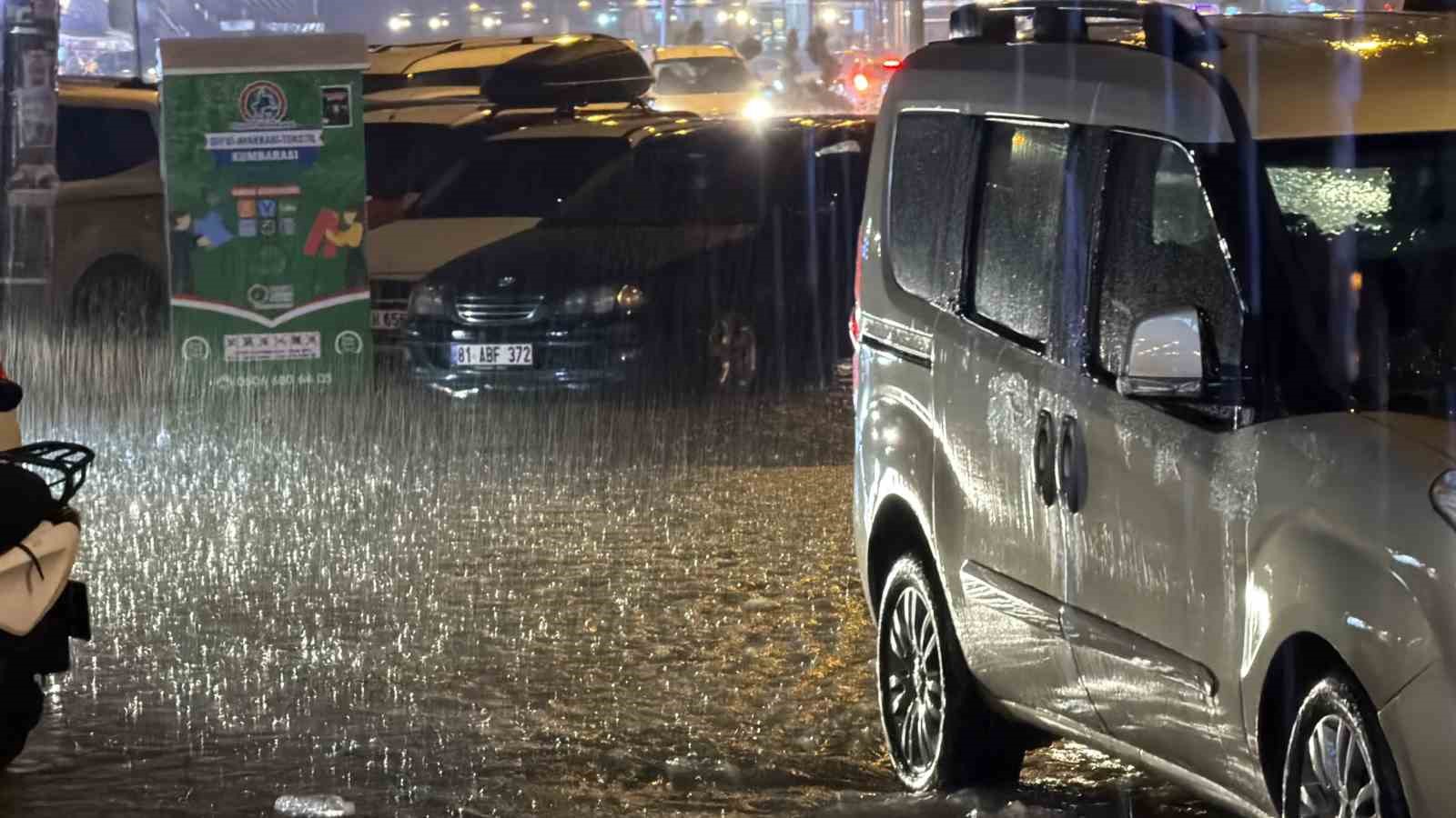 duzcede siddetli yagis sokaklari gole cevirdi 1 2WXnEmzX
