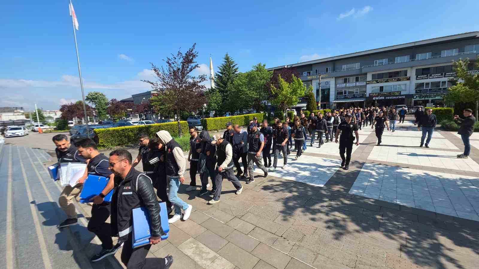 duzcede staj dolandiriciligi yaptigi iddia edilen 21 kisi adliyeye sevk edildi 0