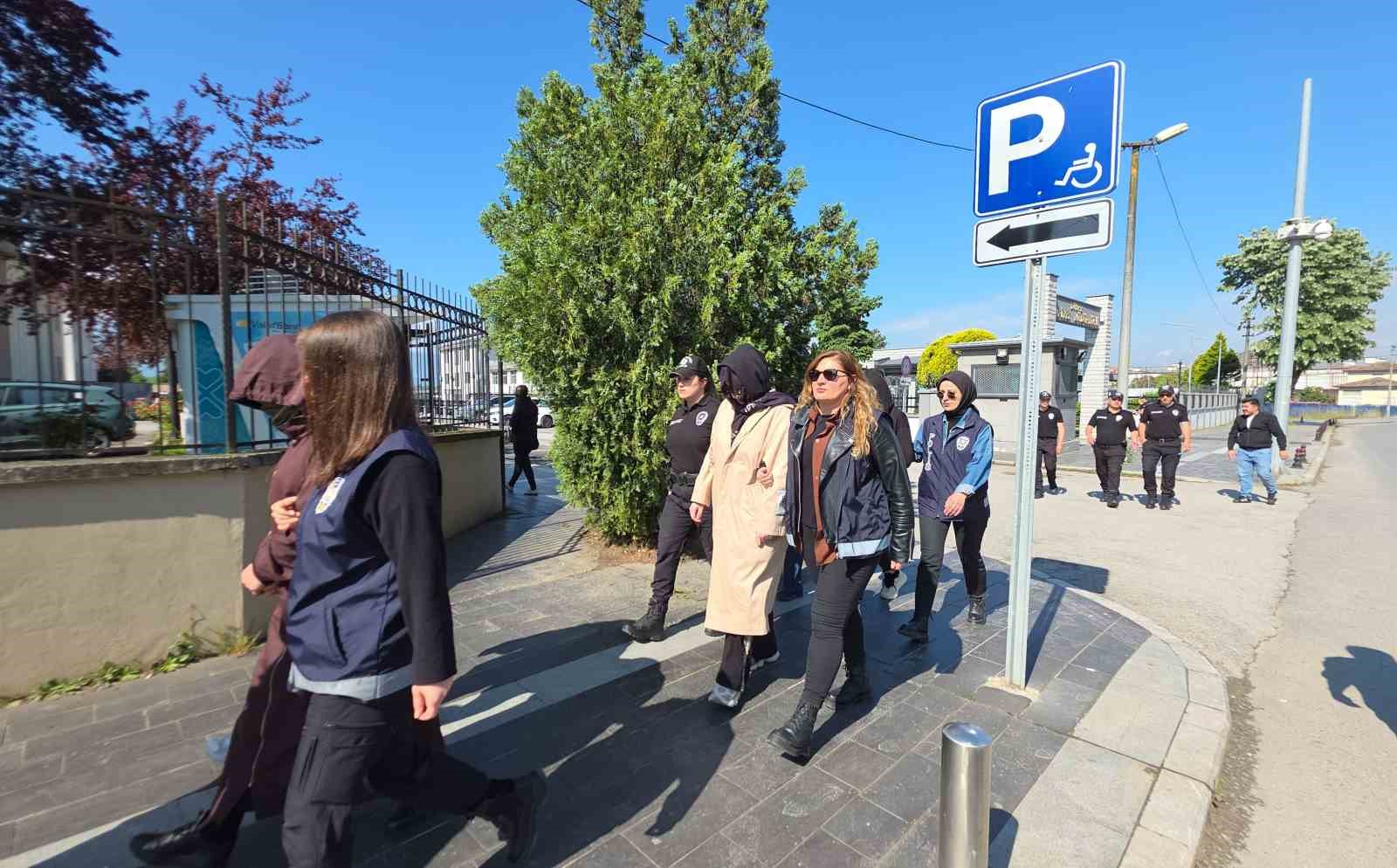 duzcede staj dolandiriciligi yaptigi iddia edilen 21 kisi adliyeye sevk edildi 2 eDMUlBQJ