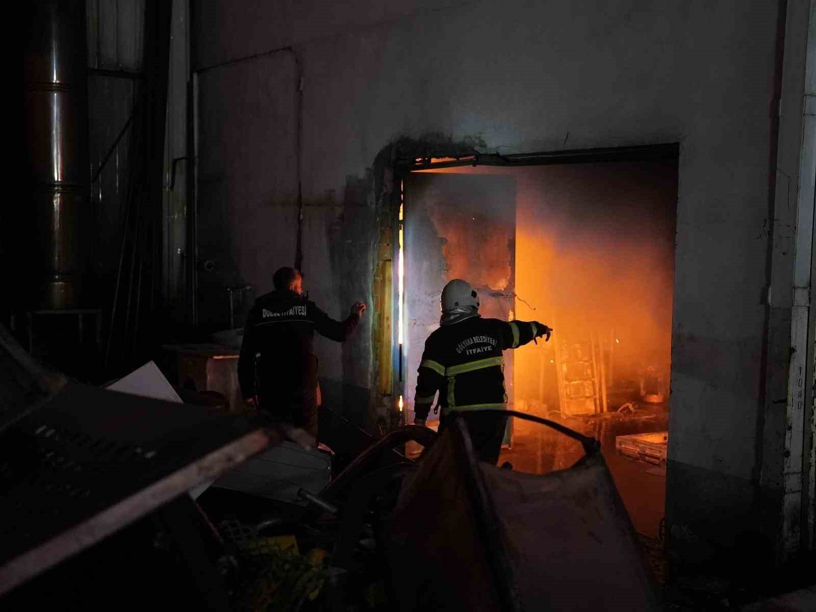 duzcede strafor fabrikasinda hasarin boyutu ortaya cikti 6 YUMK7SVq