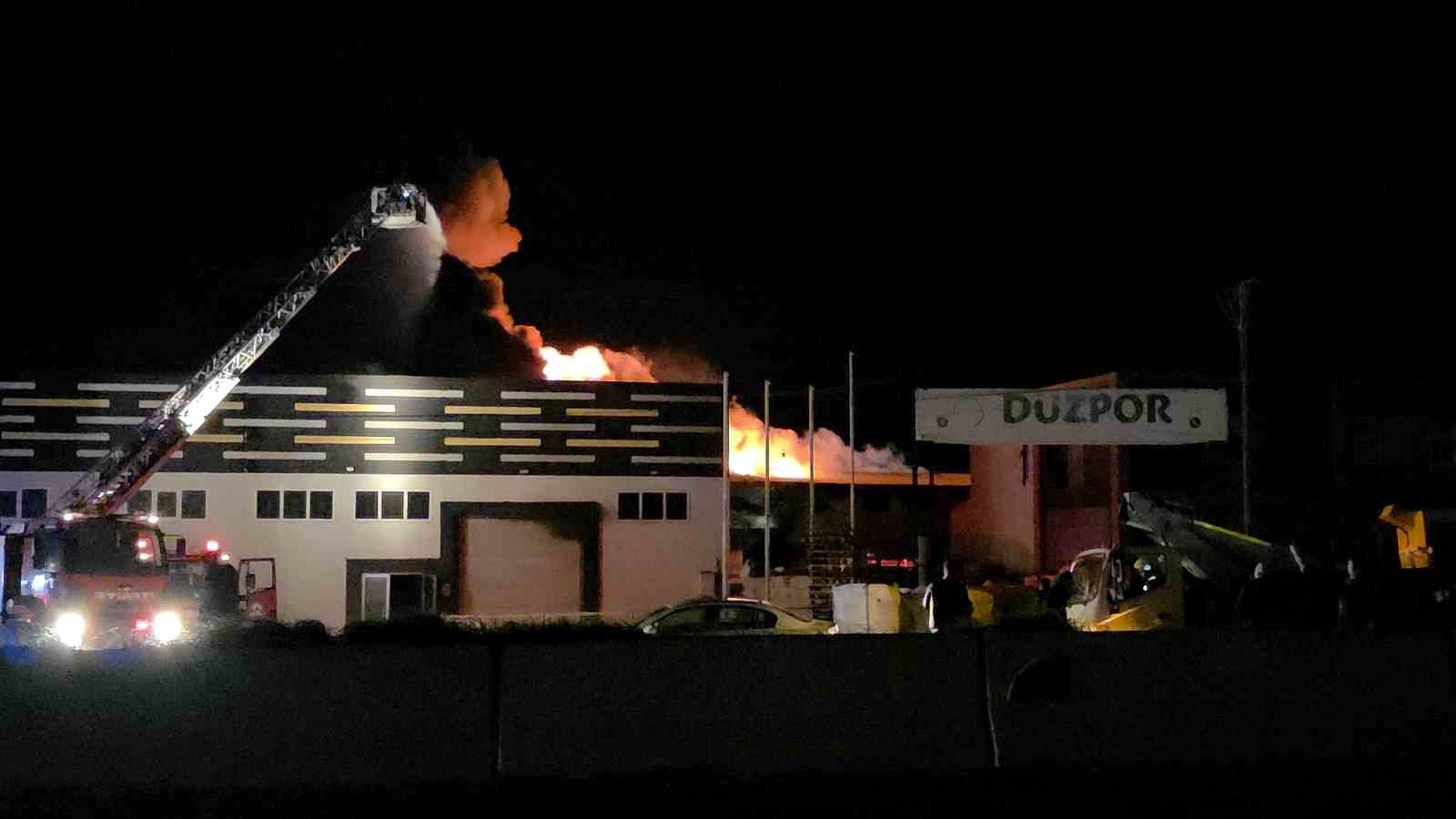 Düzce’de strafor fabrikasında yangın 4 duzcede strafor fabrikasinda yangin 0 Kprk85jn