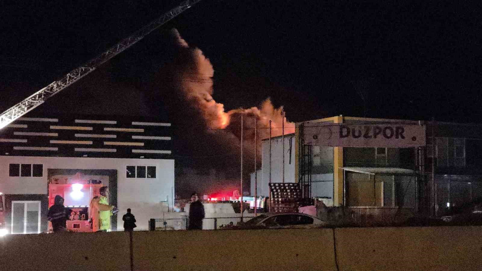 Düzce’de strafor fabrikasında yangın 10 duzcede strafor fabrikasinda yangin 6 1FjtDDmP