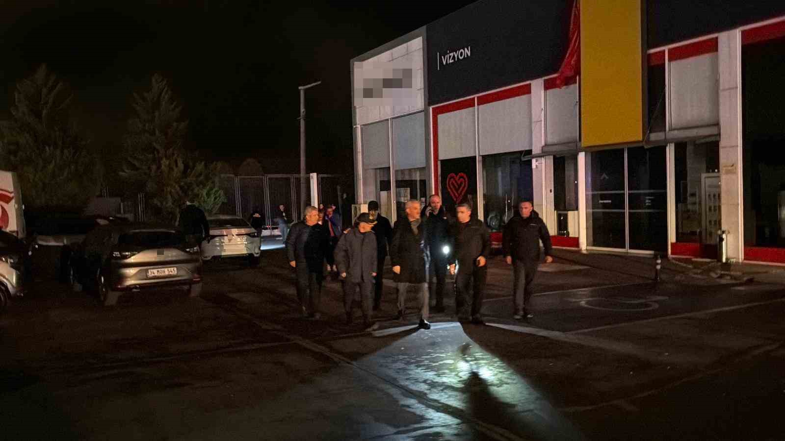 duzcede strafor fabrikasindaki yangini sondurme calismalari suruyor 4 VklSFUkI
