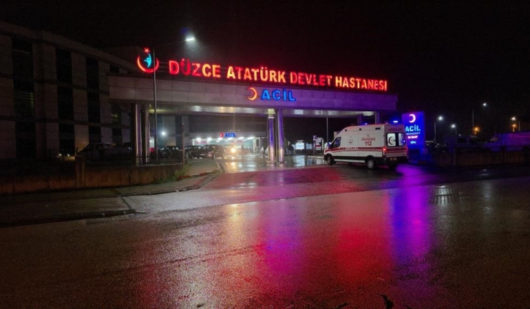 duzcede-tarim-araci-devrildi-3-yarali-Y3u9ms4U.jpg