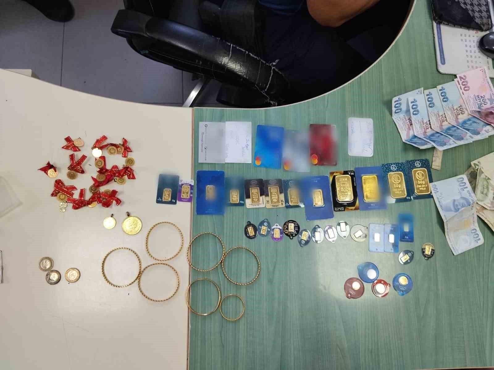 Düzce’de temizlik işçisi bulduğu altın dolu çantayı polise teslim etti 8 duzcede temizlik iscisi buldugu altin dolu cantayi polise teslim etti 4 kLiesjVH